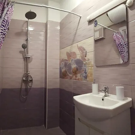 Four Seasons Guest house *